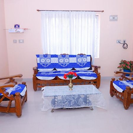 Giri'S Homestay 马迪凯里 外观 照片