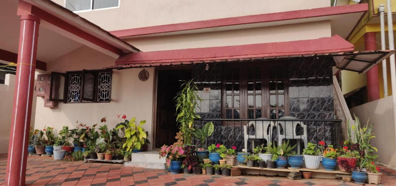 Giri'S Homestay 马迪凯里 外观 照片