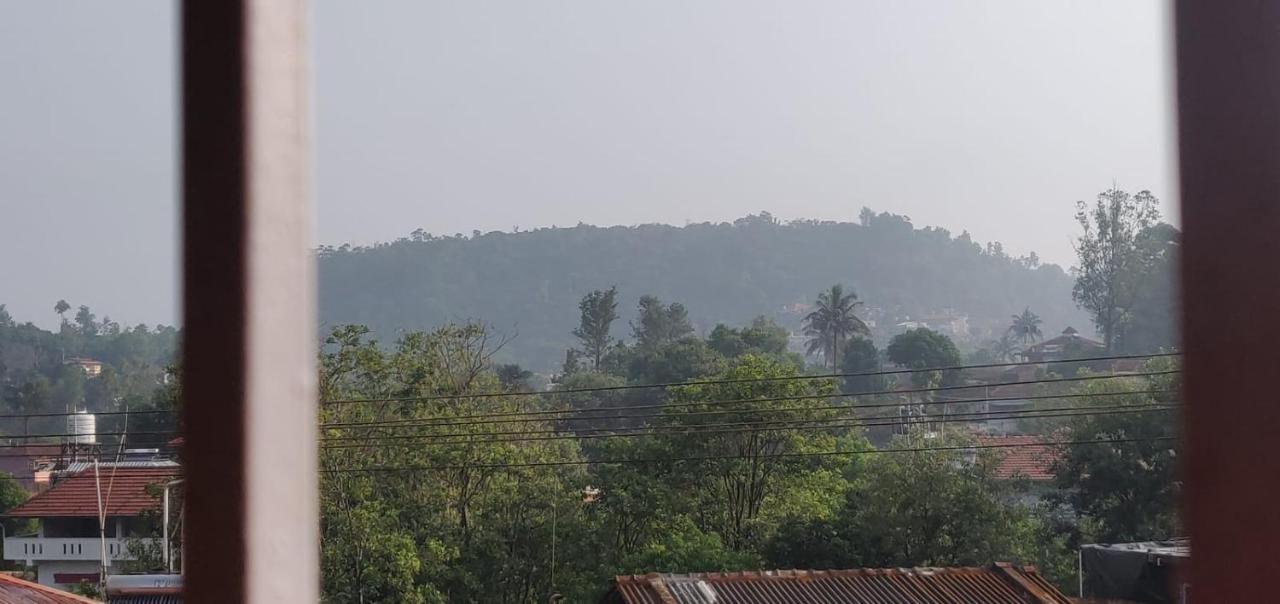 Giri'S Homestay 马迪凯里 外观 照片