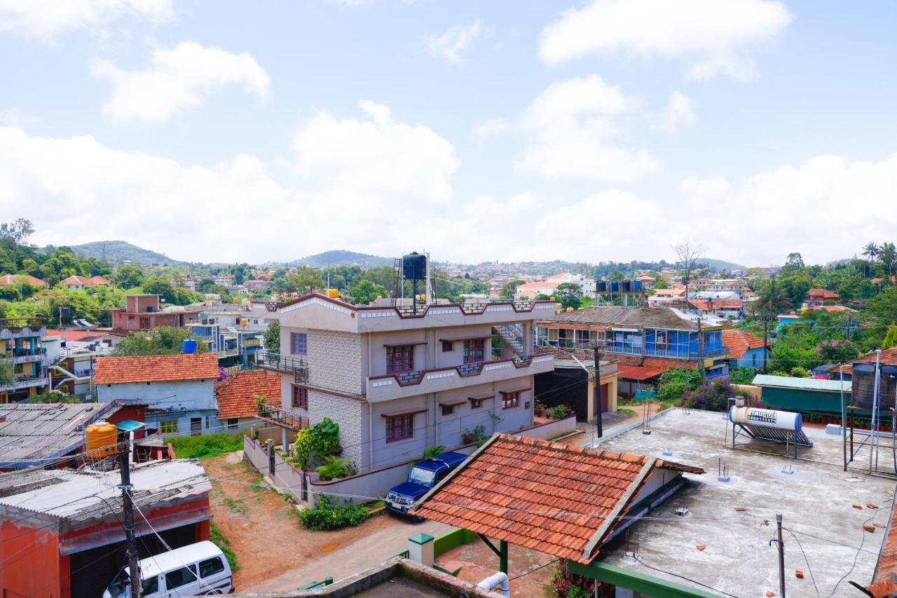 Giri'S Homestay 马迪凯里 外观 照片